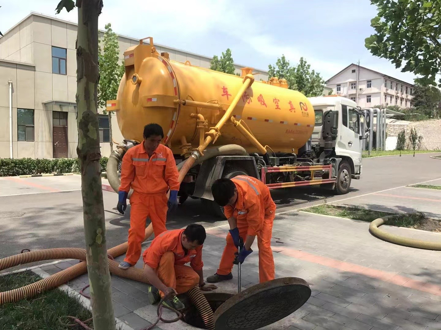 新洲化粪池清理与5-8吨吸粪车施工效率分析